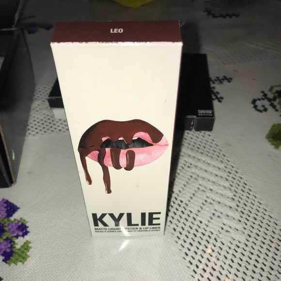 Kylie Cosmetics - Picture 3 of 4
